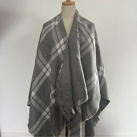 Banana Republic NWT Grey White Plaid Poncho OS - Picture 5 of 9